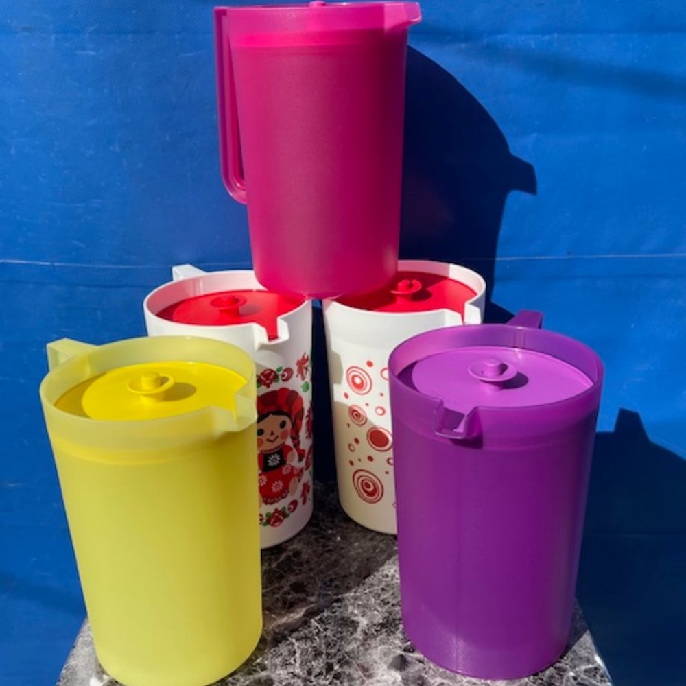 Tupperware Classic Pitcher Round 1 Gallon Push Button Seal Brand New